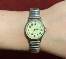 Women's Quartz Analog Wristwatch Silver Metal Expansion Band Arabic Numerals