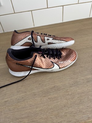 gold nike astro trainers