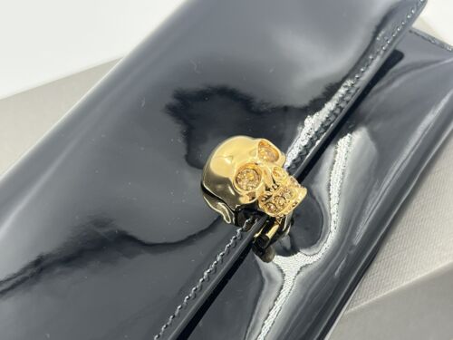 ALEXANDER MCQUEEN BLACK PATENT LEATHER CONTINENTAL PURSE WITH SKULL CLASP - Picture 3 of 8