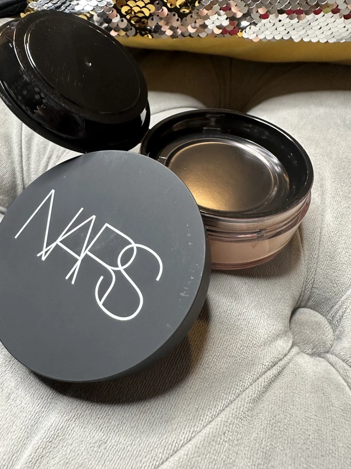 Mesa de polvo suelto reflectante de luz Nars - NUEVO SELLADO Foto 2 de 4