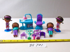 Disney Junior Doc McStuffins Pet Vet Magic Vet Clinic with Doll  figures