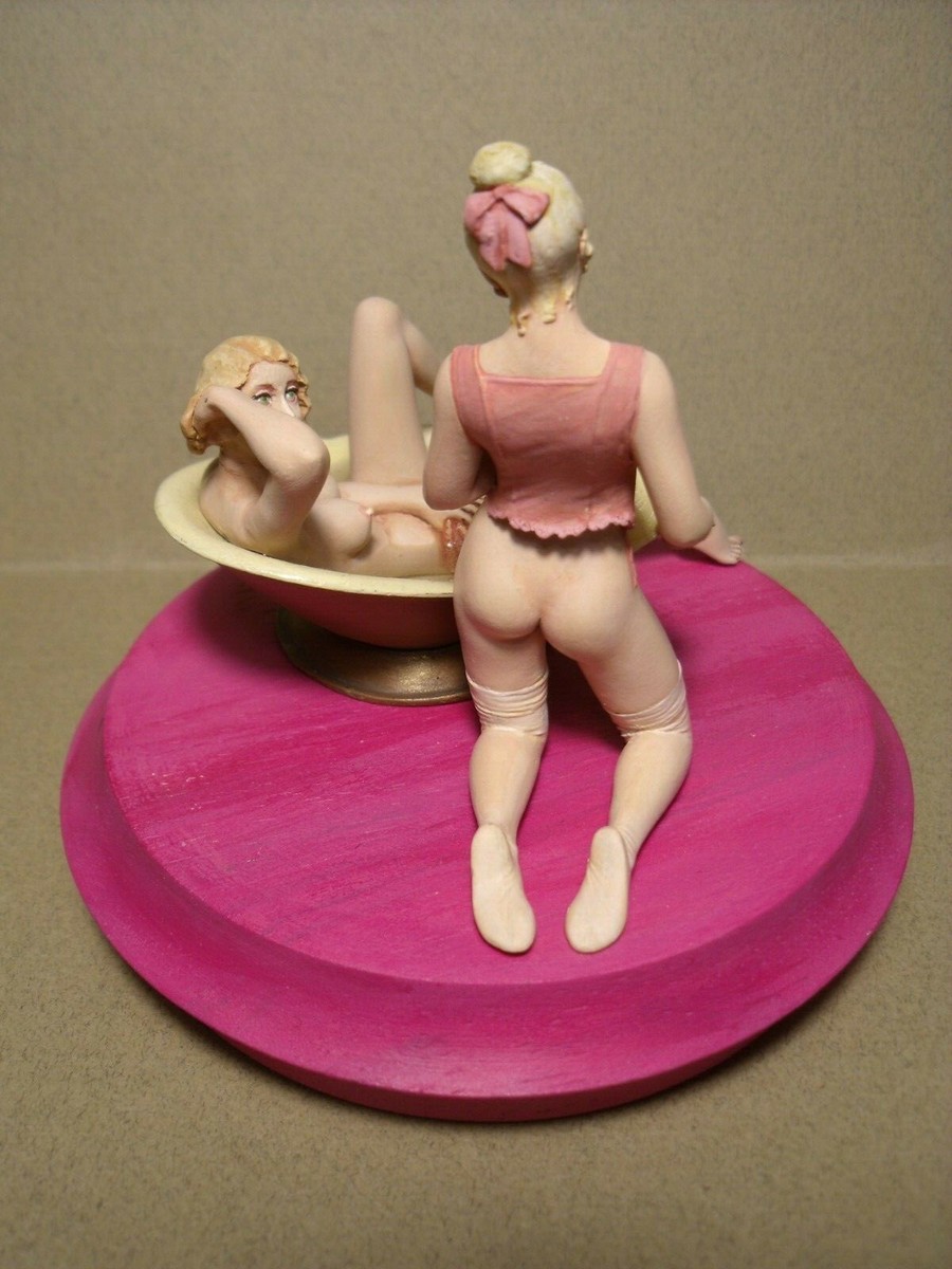 Figurines 1/18 Audrey Et Margot – VROOM – Résine à Peindre (Mercedes 1970, Non Peintes)