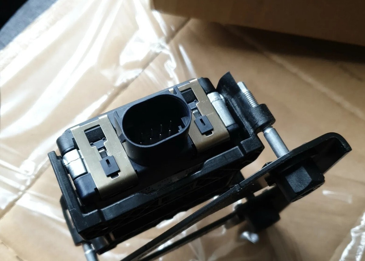 audi A3 レーダーセンサー中古品5Q0907561G audi A3 レーダーセンサー中古品5Q0907561G