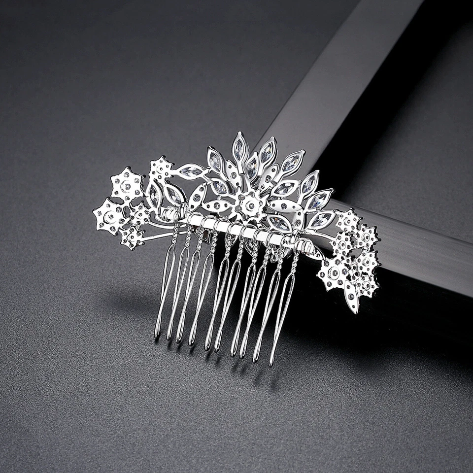 Horquilla para mujer chapada en oro con flores simples de banquete de moda de circón blanco Foto 4 de 4