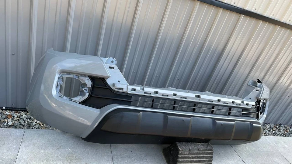 ❗️ NO SHIPPING ❗️GRAY TOYOTA TACOMA FRONT BUMPER 2016 - 2023 - Image 3 of 4