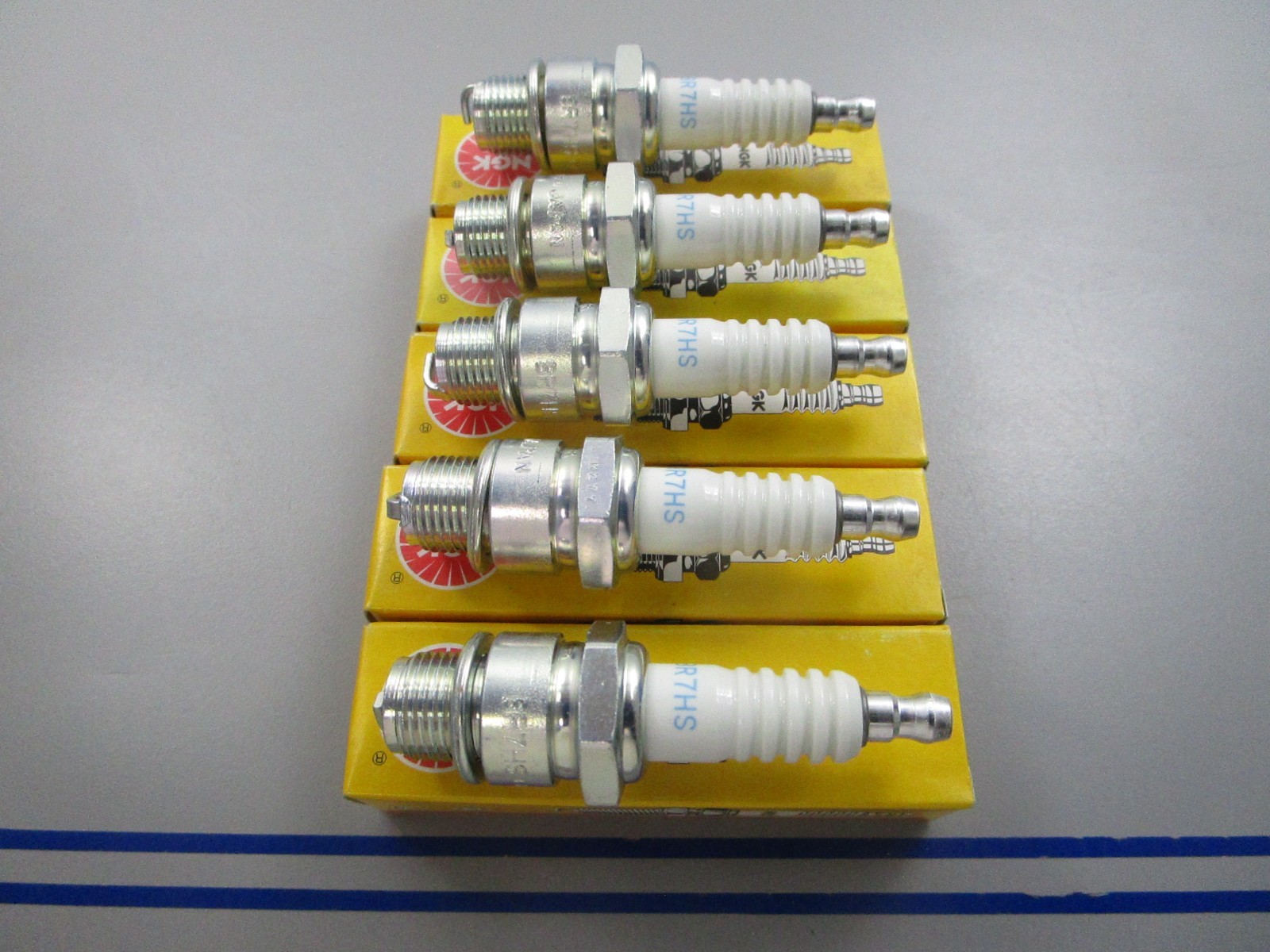 NEW LOT OF 5 BR7HS NGK Spark Plug 0810