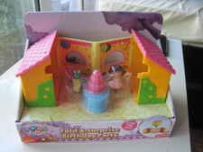 Dora the Explorer Fold Surprise Birthday Party Playset....New In Box