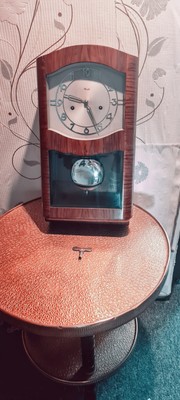 Originale Kienzle Wanduhr mit Pendel und mit Schlüssel zum Aufziehen aus dem 19J
