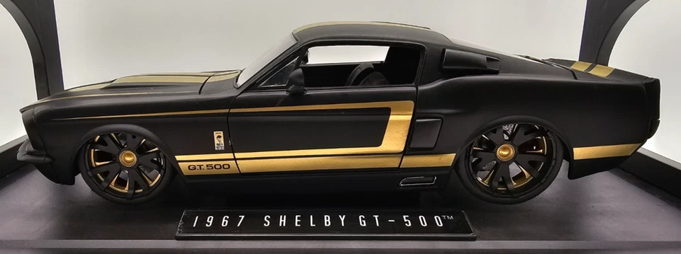 Jada Toys 1967 Ford MUSTANG Shelby GT-500 Coupe Matt Black/Gold 1:18 - Image 2 of 4