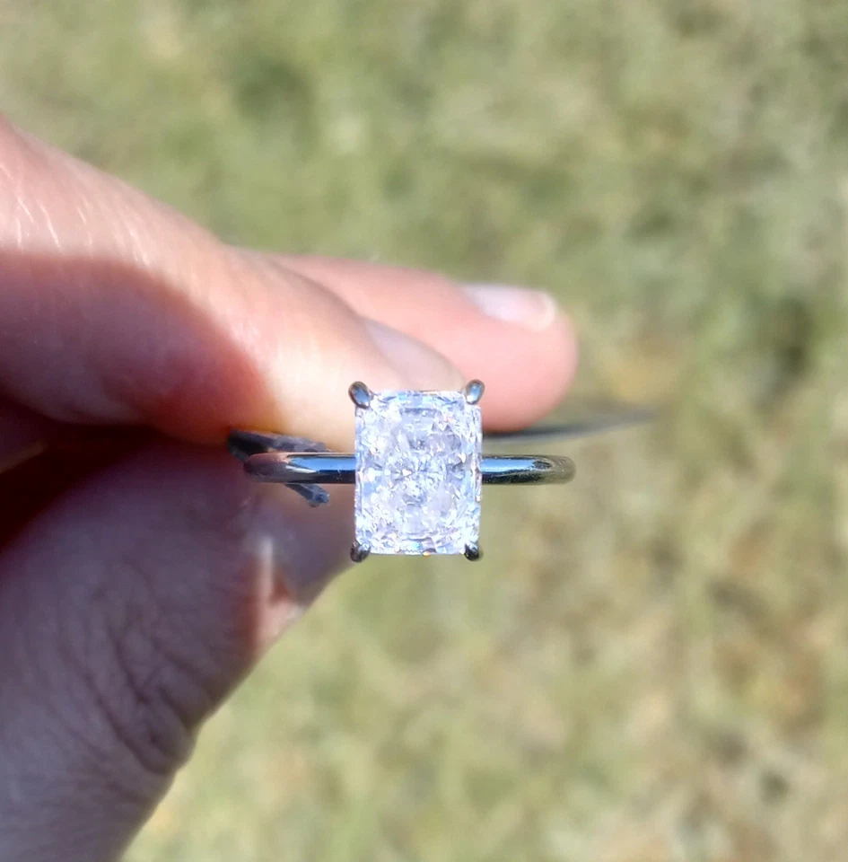 Radiant Cut Cubic Zirconia 925 Sterling Silver Engagement Ring - Image 3 of 4