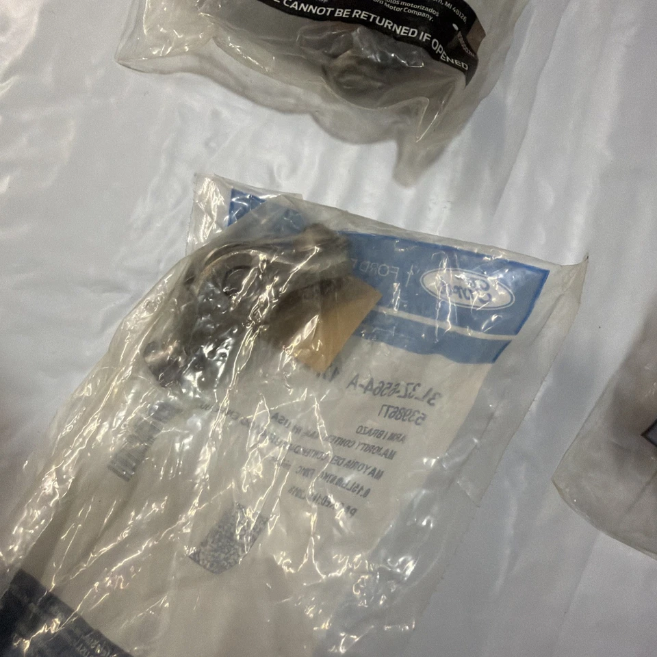 Brazos basculantes - Ford 3L3Z-6564-A.   Ford F450, F550 Super Duty 2004-2019 Foto 3 de 3