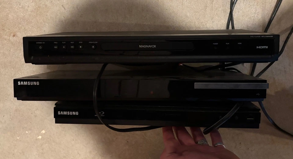 Lote de 3 reproductores de DVD Blue Ray no probados Magnavox Samsung Blue Ray Foto 2 de 4