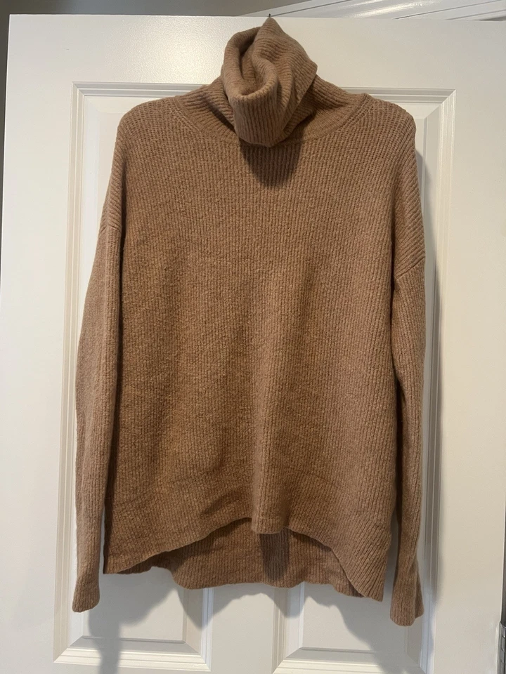 Theory Karenia Cloud Wool Turtleneck Camel Merino Wool Size Small GUC Very Warm - Image 3 of 4