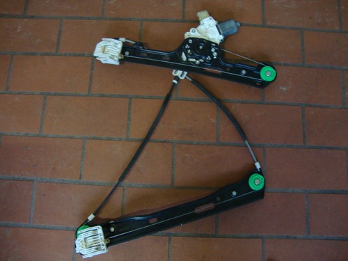 BMW E87 116i  2,0l  90kW Fensterhebermotor vorne rechts 0130822227 / 6927028