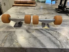 INDEPENDENT TRUCK CO. Skateboard Trucks w/  RED HOTS Wheels USA