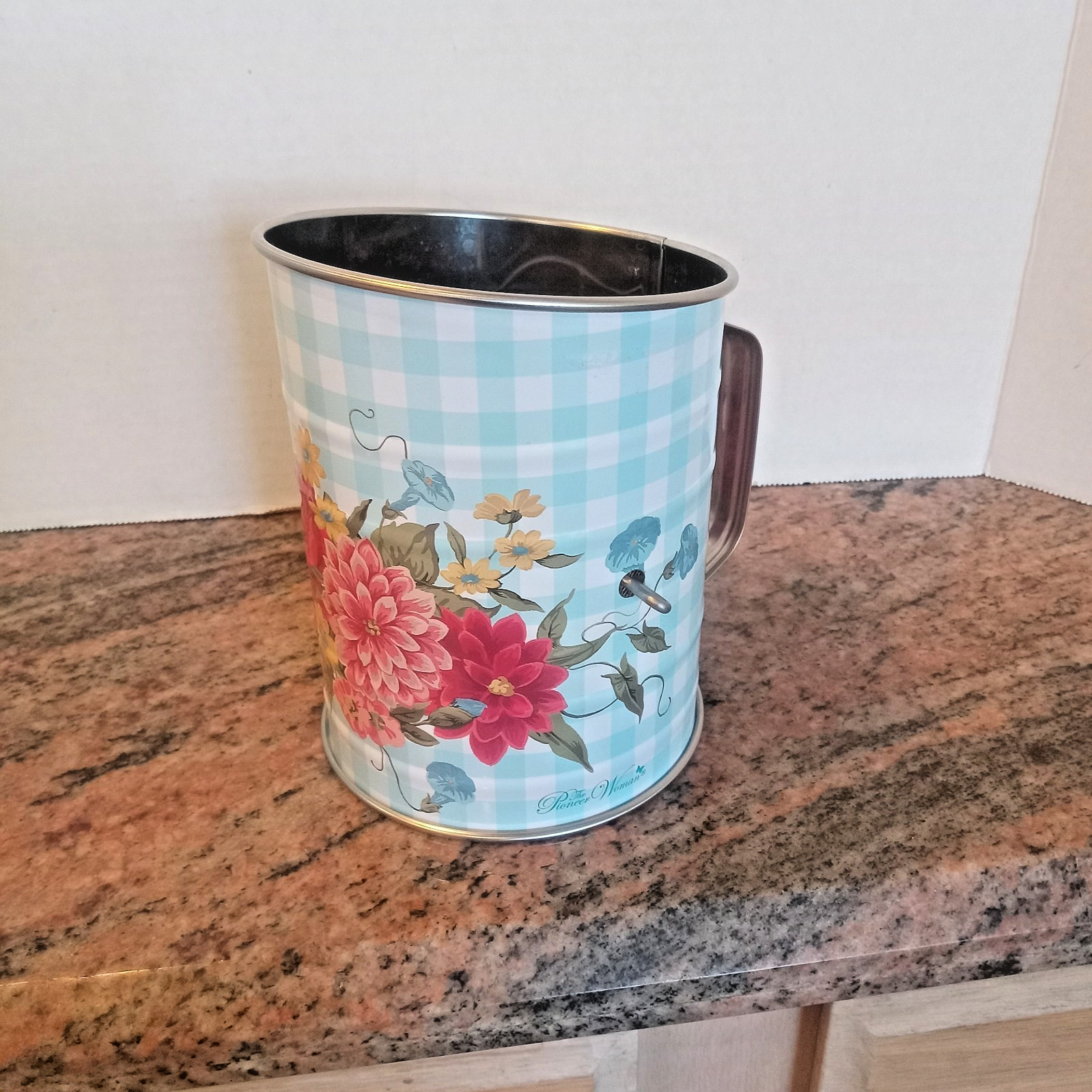The Pioneer Woman Breezy Blossoms Metal Flour Sifter w/Wooden Hand Crank