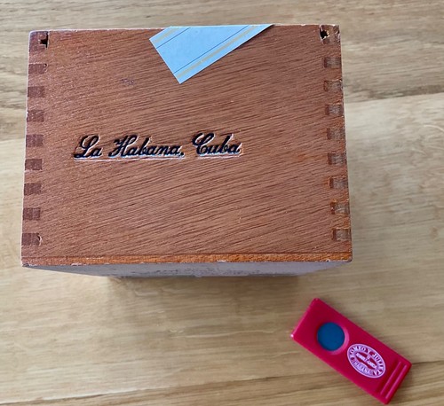 EMPTY COHIBA CIGAR BOX SLIDING LID 12 x 11 x 8 cm + HABANA CIGAR CUTTER - Picture 2 of 7