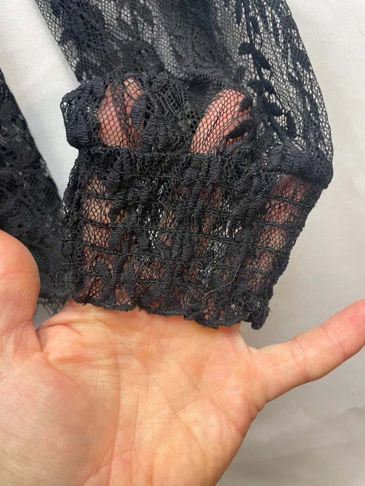 Blusa Xhilaration Negra de Encaje Manga Larga Simulada Cuello Alto Talla M Caprichoso Foto 2 de 4