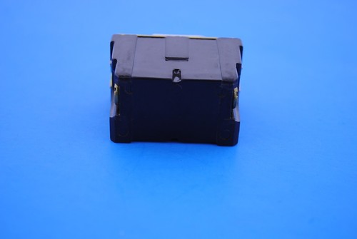 Interruptor palanca de un solo polo Leviton 1750/003 Ivory Despard 10A-125VT / 5A-250V - Imagen 6 de 7