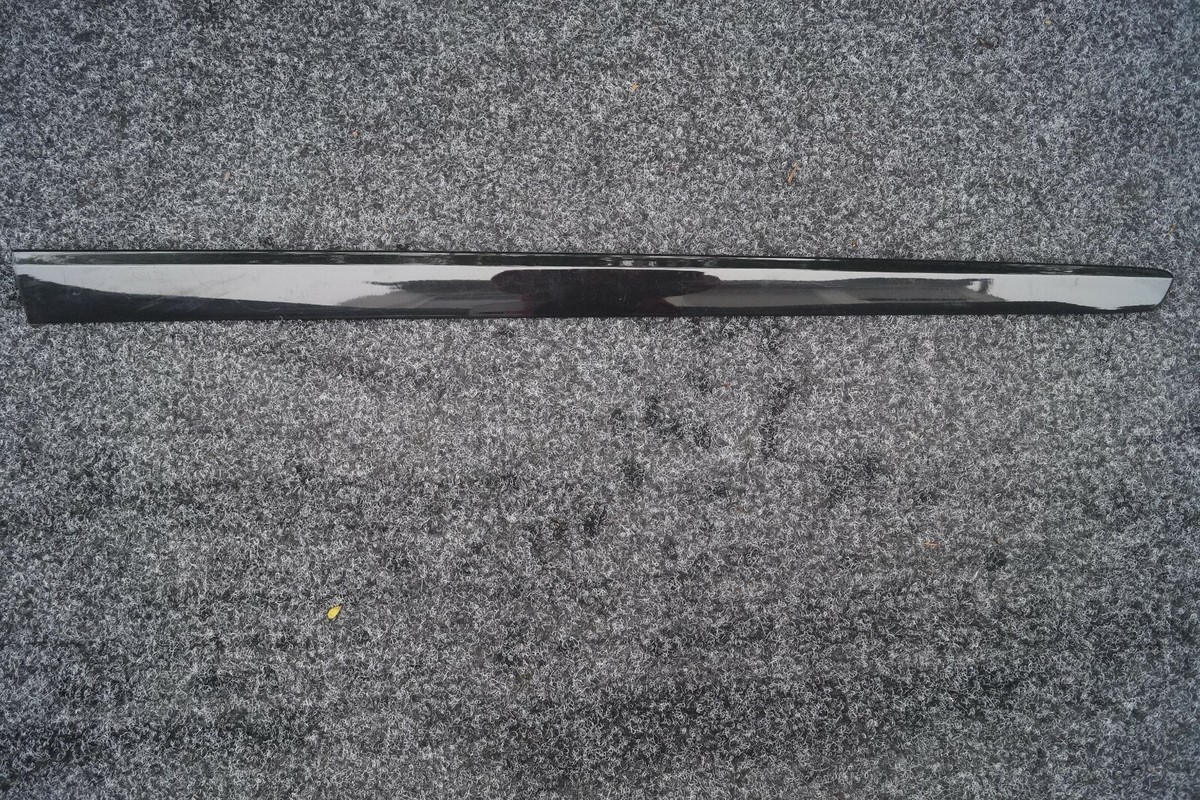 Orig Mercedes Benz ML W164 Türleiste vorne rechts Obsidian schwarz  