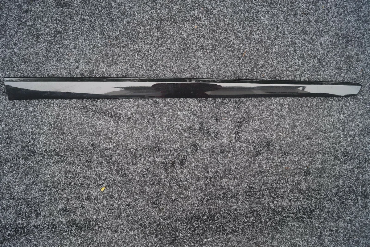 Orig Mercedes Benz ML W164 Türleiste vorne rechts Obsidian schwarz 