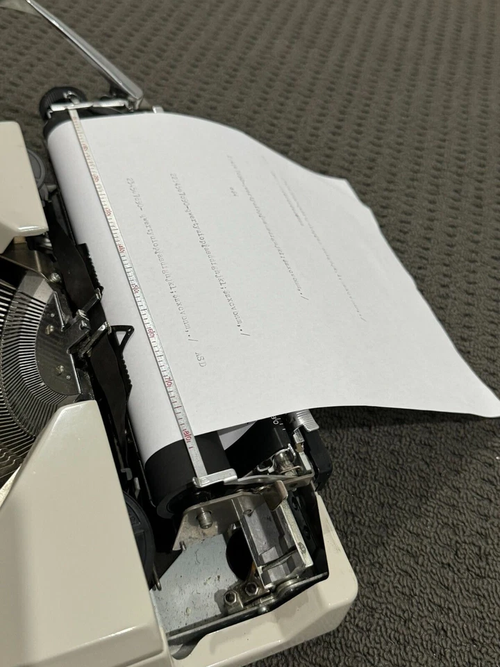 ВИНТАЖНАЯ ПИШУЩАЯ МАШИНКА SILVER REED SILVERETTE - РАБОЧАЯ / ЯПОНИЯ быстрая доставка - Изображение 4 из 4