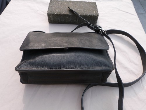 Ladies Black Leather CLARKS Cross Body/Shoulder Bag - Picture 3 of 12
