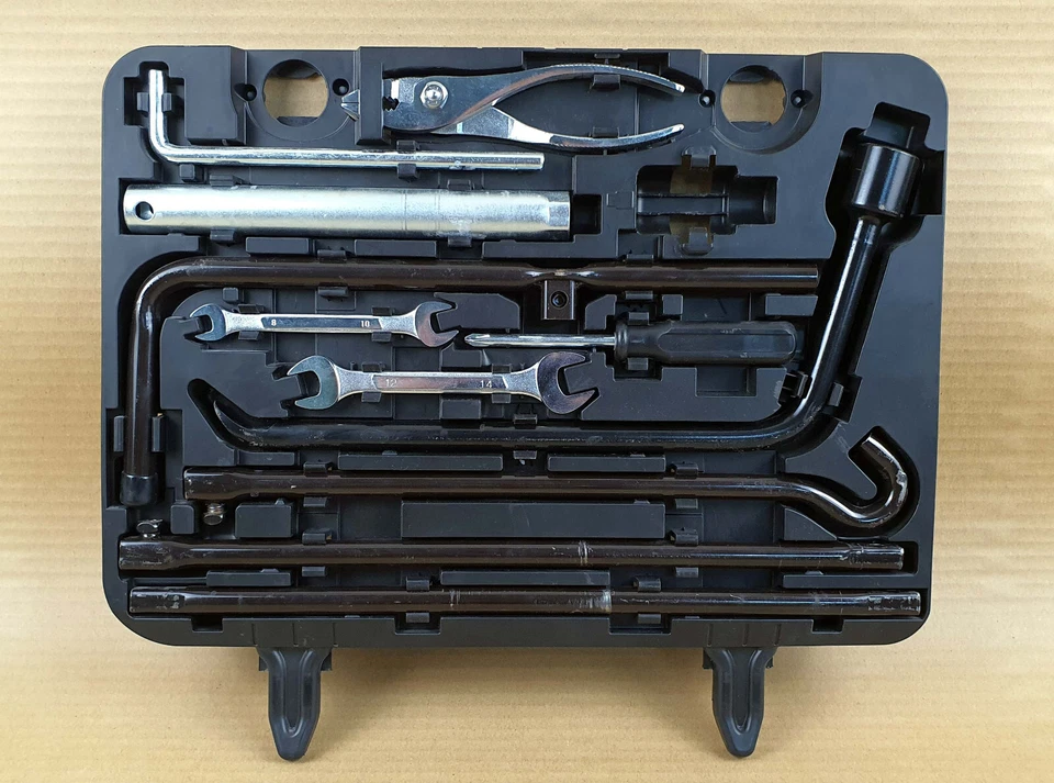 Lexus GX460 2010-2019 аварийный набор инструментов коробка с полным комплектом инструментов оригинальный б/у - Изображение 2 из 4