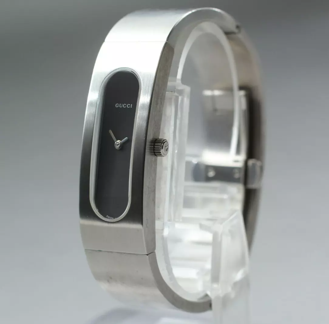 [Presque comme neuf / boîte papier] Montre pour femme Gucci 2400S quartz noir argent bracelet