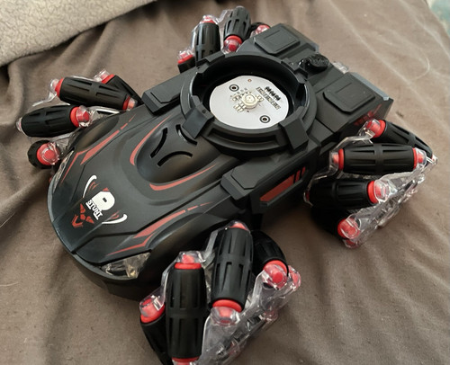 PROJECTION STUNT CAR. BLACK &RED. 360’ ROTATION. AGE 3+. BRAND NEW BOXED. - Picture 1 of 8