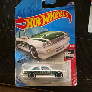 Hot Wheels HW Rescue 1:64 1992 BMW '92 M3 Polizei White/Green Diecast Unopened