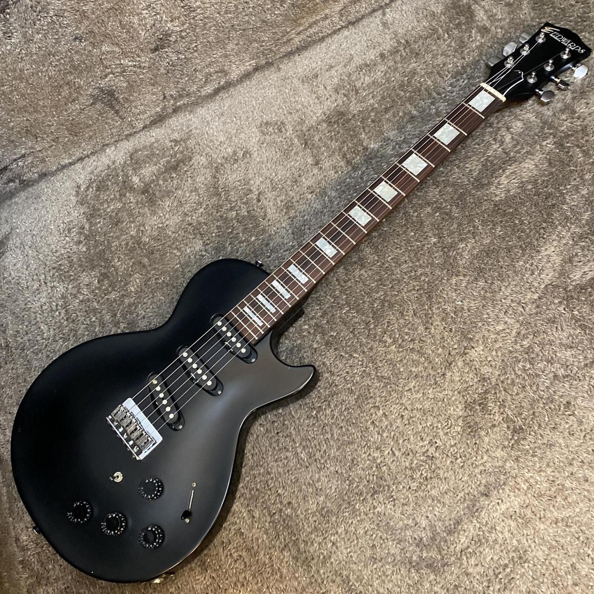 EDWARDS ブラックエレキギター Amazon | EDWARDS E-FV-LTD (Black) | エレキギター | 楽器