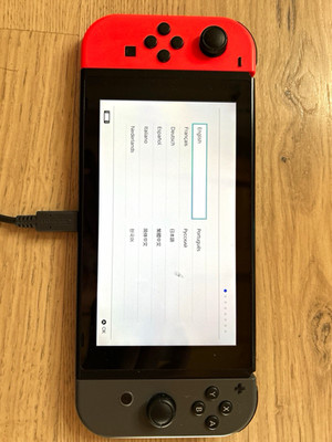 Nintendo Switch HAC-001(-01) 32GB PAL mit Joy-Con Rot/Blau + Zubehör