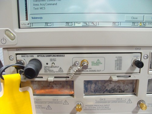 Tektronix TDS8200 Digital Sampling Oscilloscope Mainframe + 80C12-10G Optical - Picture 2 of 15