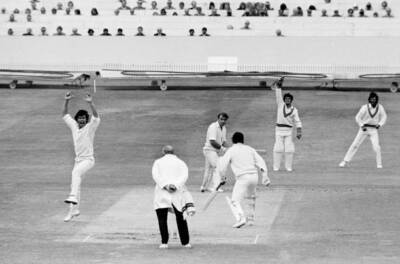 Cricket Imran Khan Of Pakistan Appeals For Lbw 1974 OLD PHOTO