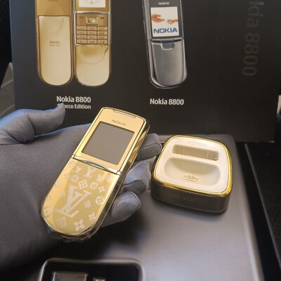 ノキアNOKIA　スライド式プレミアム携帯『8800 Sirocco Gold』 Nokia 8800 Sirocco - Gold ( Unlocked ) Very Rare