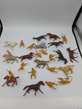 Vintage Lot of 13 Cowboys  13 Horses Plastic Toy Figures