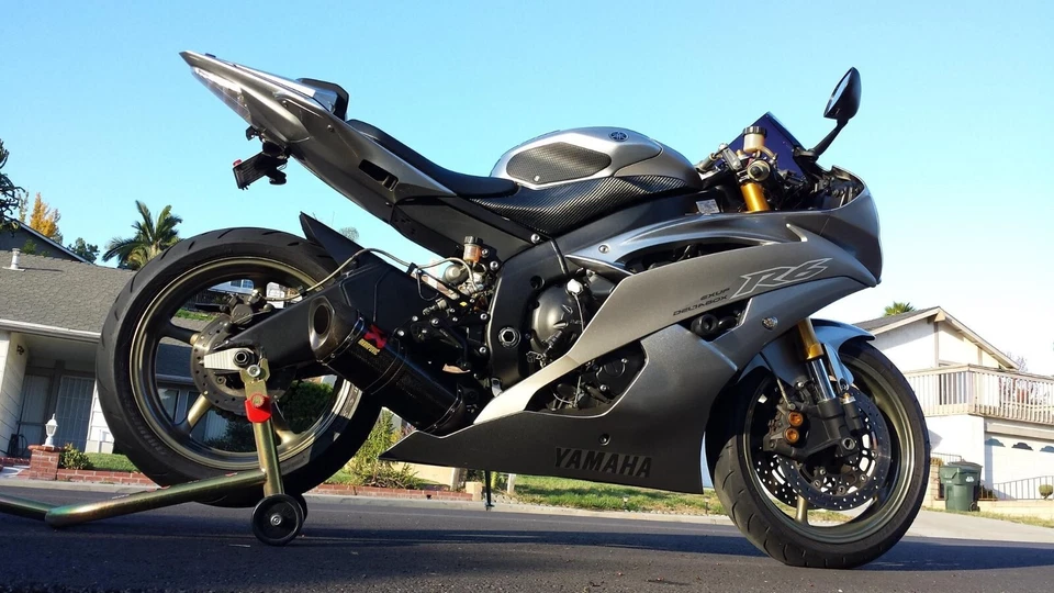 Empuñaduras de tanque TechSpec 2008-2016 Yamaha R6 piel de serpiente Foto 4 de 4