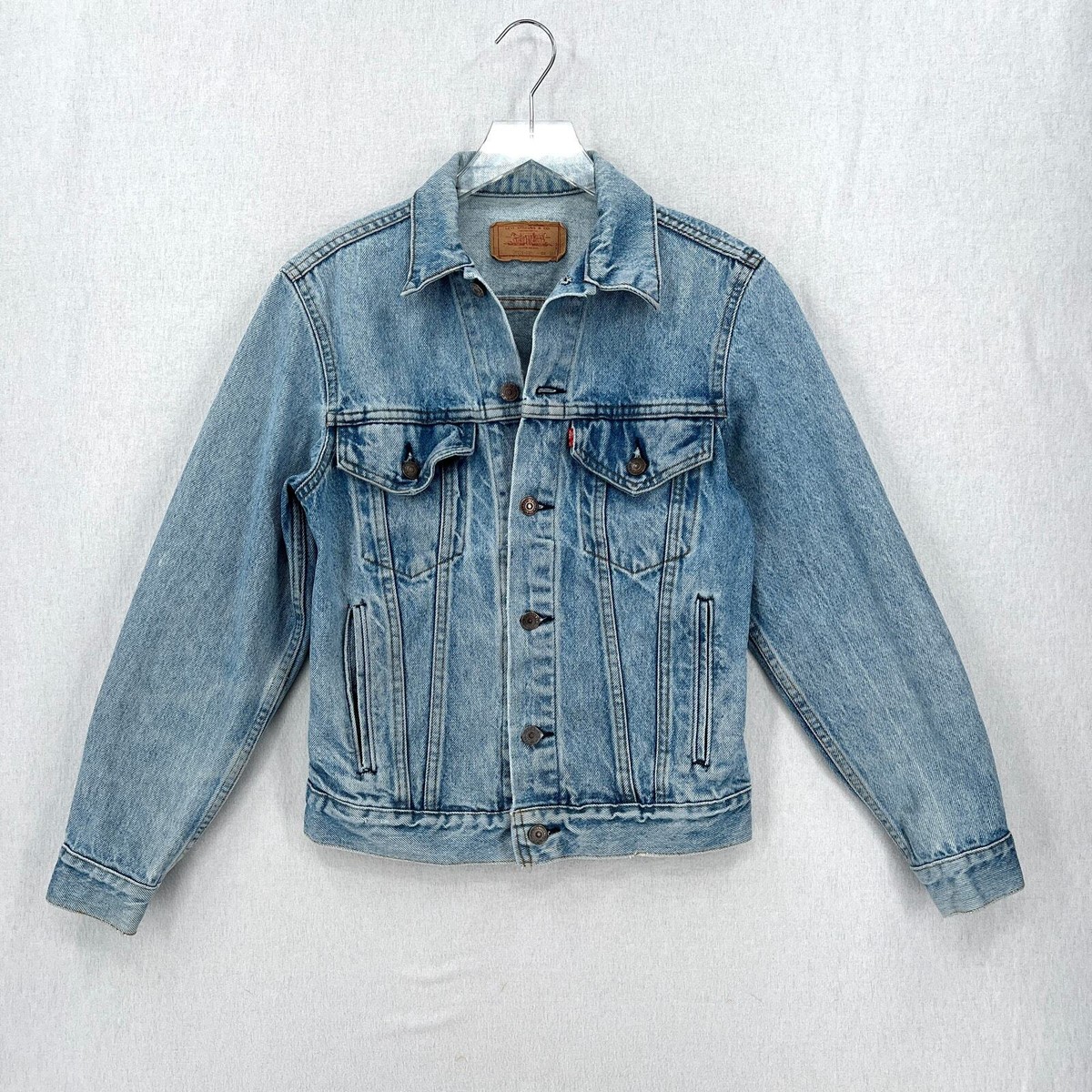 TRUE VINTAGE LEVIS Denim Trucker Jacket 38R Blue 1980s USA