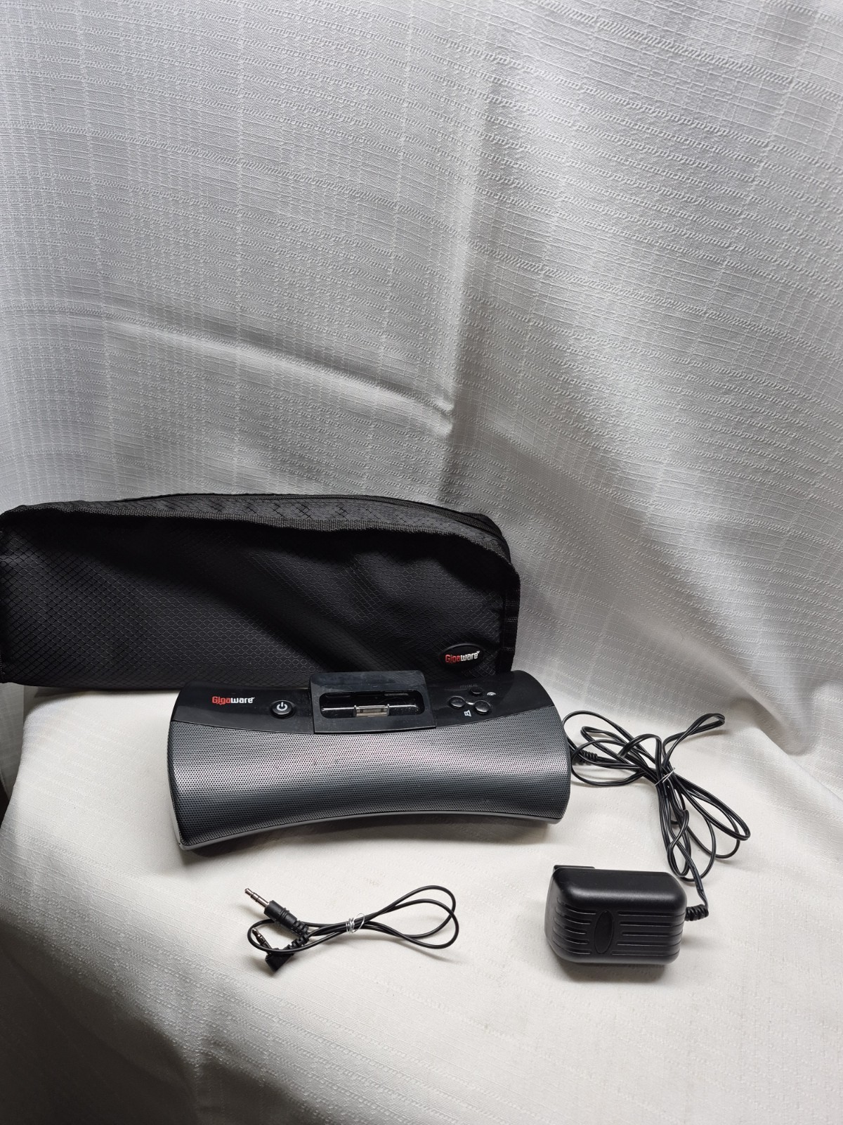 Gigaware Portable Speaker for IPOD w/case ~ #40-304 ~ W/ Cas
