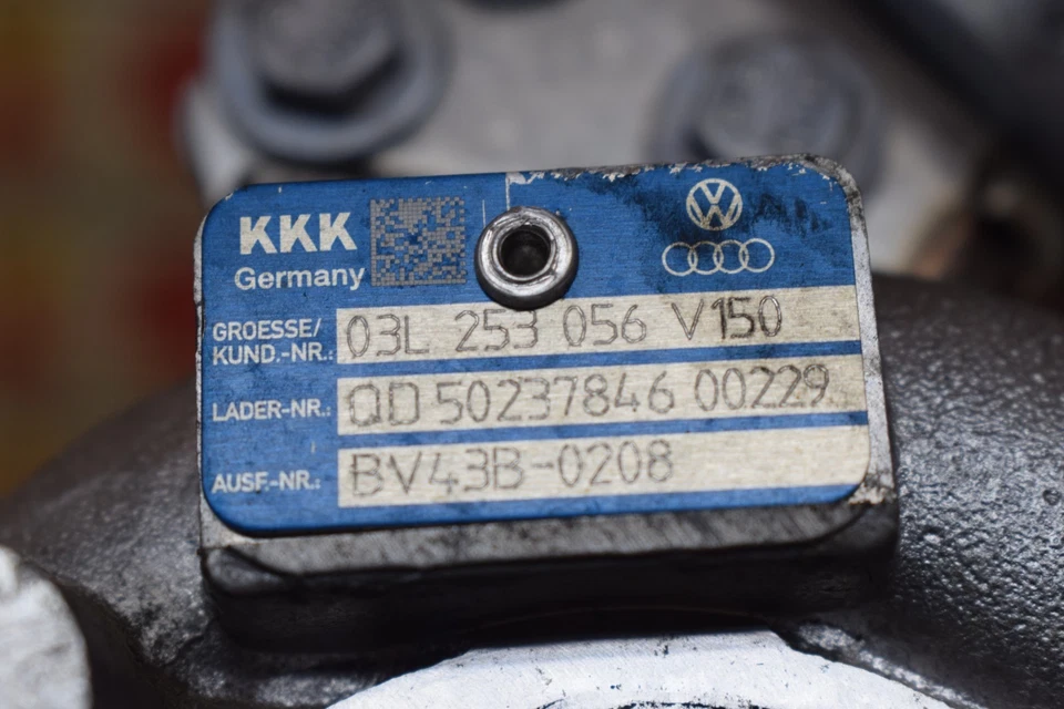 AUDI A3 2010-2013 2,0 L motor diésel turbocompresor con colector 03L253056 OEM Foto 2 de 4