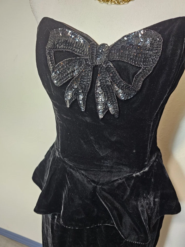 Vestido negro sin tirantes de terciopelo peplum talla S Gunne Sax Jessica Mcclintock años 80 de colección Foto 2 de 4