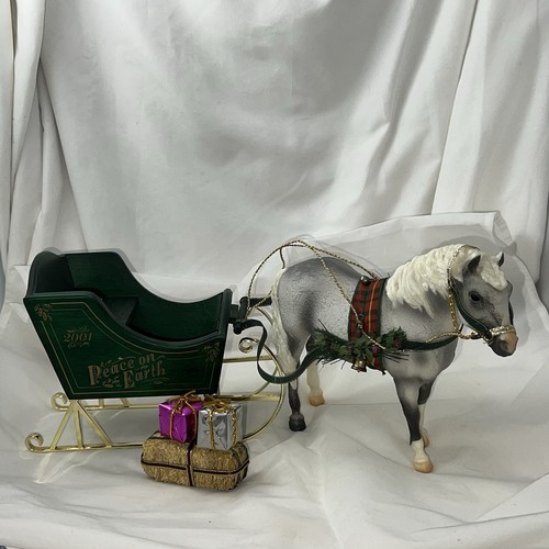 Breyer 2001 Holiday Pony Jingles & Sleigh As Is, 2 Presents, Hay Only, Retired - Bild 1 von 11