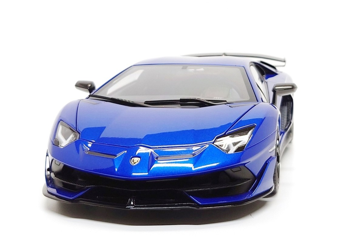 Autoart Lamborghini Aventador SVJ 水色 Amazon.com: AUTOart - Lamborghini Aventador SVJ - 2020-1/18