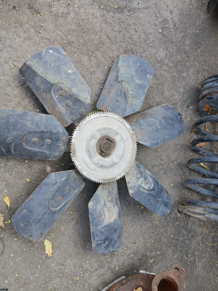VENTILADOR DE REFRIGERACIÓN 69 BUICK LESABRE CON EMBRAGUE usado 7 aspas Foto 4 de 4