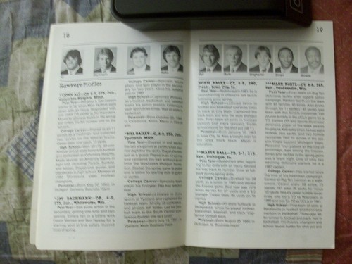 1982 IOWA FOOTBALL MEDIA GUIDE Yearbook CHUCK LONG BOB STOOPS Program Press Book - Picture 4 of 12