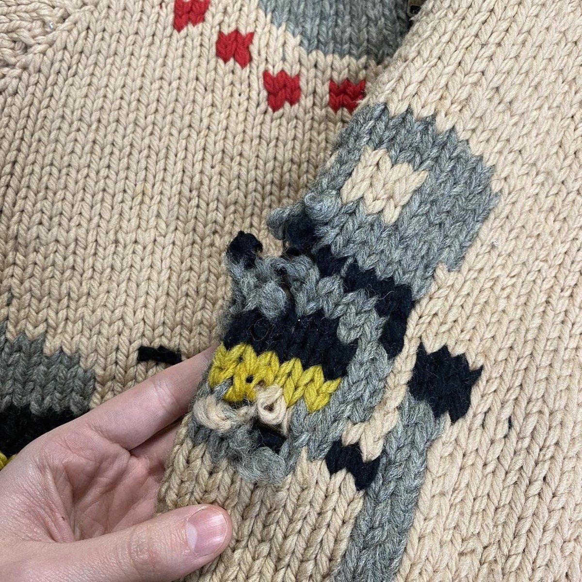 Vintage COWICHAN Handmade Wool Zip Up Chunky Knit Cardigan Vintage COWICHAN Handmade Wool Zip Up Chunky Knit Cardigan