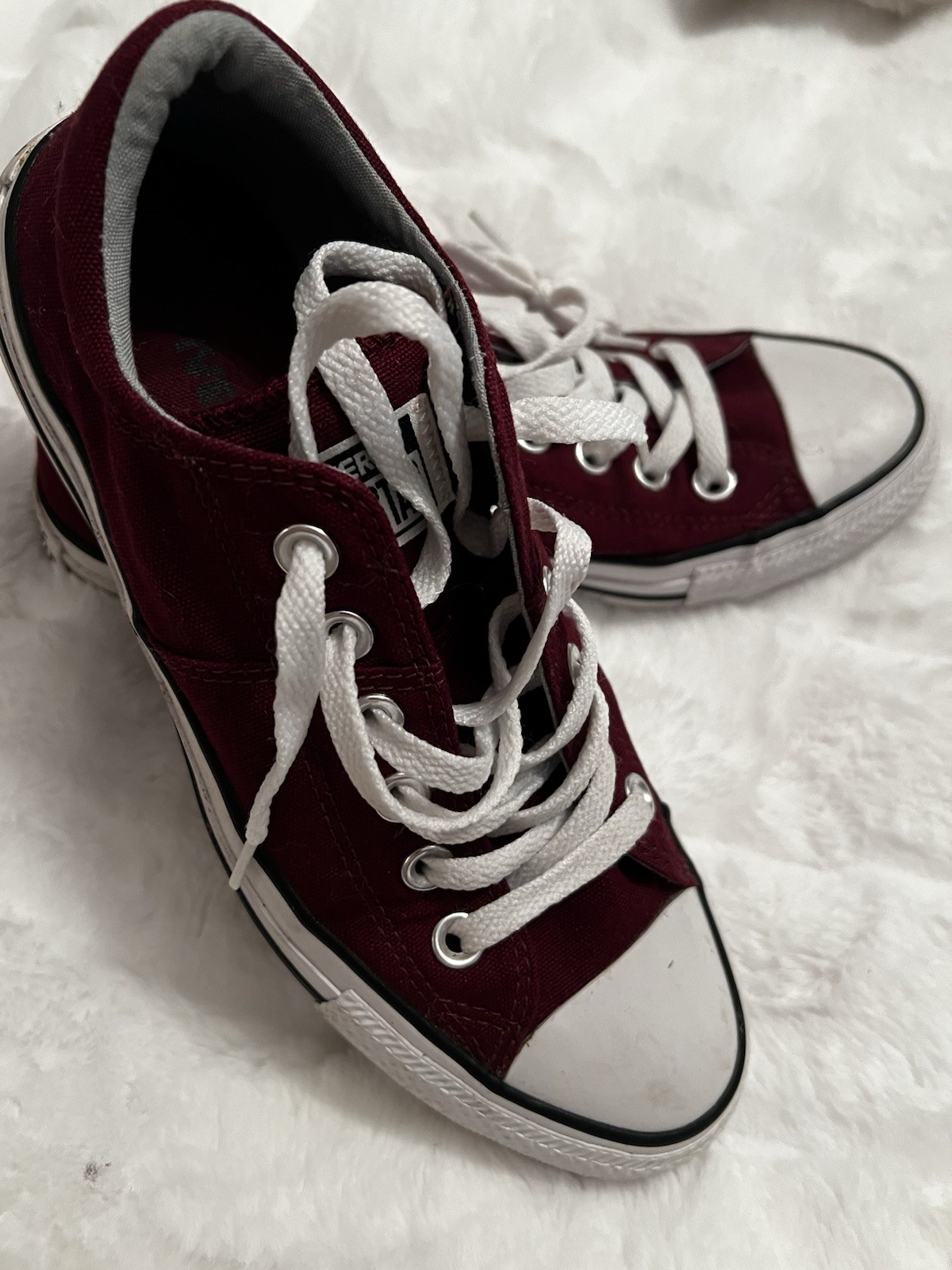 Converse Chuck Taylor All Star Burgundy Low Top Women's Canvas Sneakers size 7