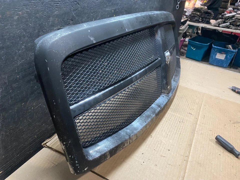 Dodge Durango 2004 a 2006 parrilla cromada superior delantera OEM V2838 DG Foto 3 de 4