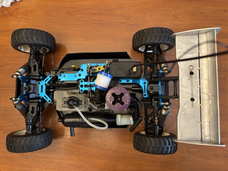 Buggy OFNA Ultra Comp LX Nitro Powered escala 1/8 - Imagem 2 de 4